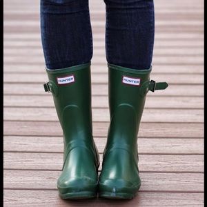 Hunter Original Short Gloss Rain boot in Hunter Green